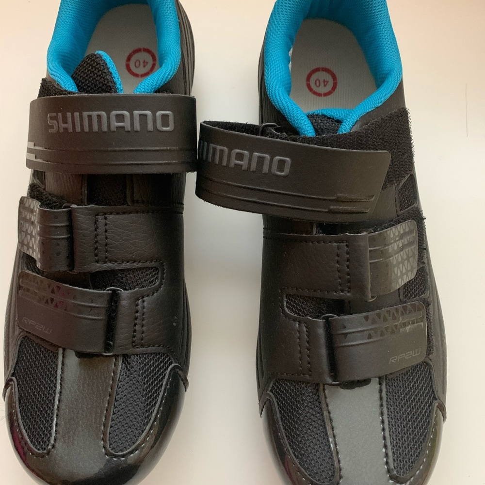 Shimano size 40 cycling shoes